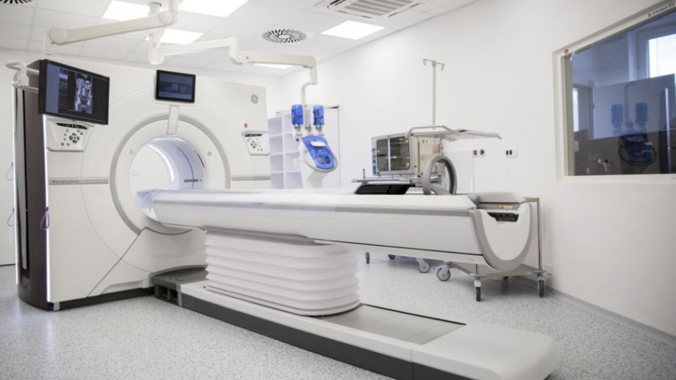 Na snímke nový CT prístroj najvyššej piatej kategórie počas slávnostného otvorenia CT pracoviska na Rádiologickom oddelení v Národnom onkologickom ústave (NOÚ) na Klenovej ulici v Bratislave 16. októbra 2018.