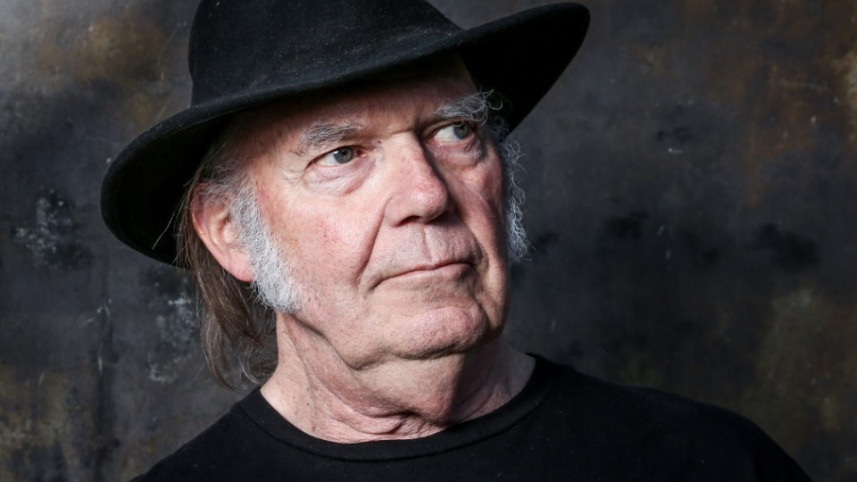 Na snímke americký hudobník a skladateľ Neil Young.
