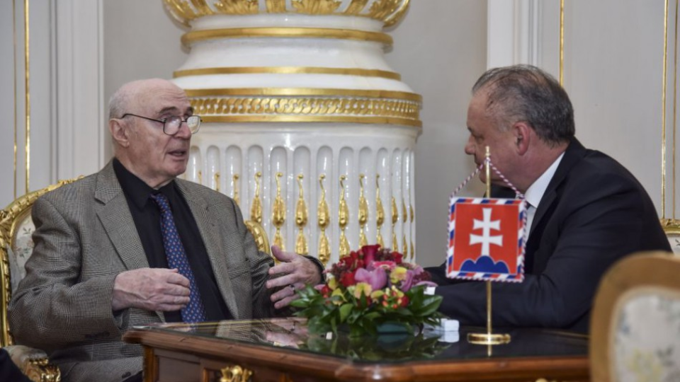Na snímke prezident SR Andrej Kiska (vpravo) prijal Pavla Litvinova (vľavo), ktorý sa v roku 1968 na Červenom námestí v Moskve zúčastnil na demonštrácií proti okupácii Československa 7. novembra 2018 v Bratislave.