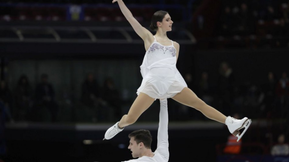 Ruská športová dvojica Natalia Sabijaková a Alexander Enbert, archívna snímka.