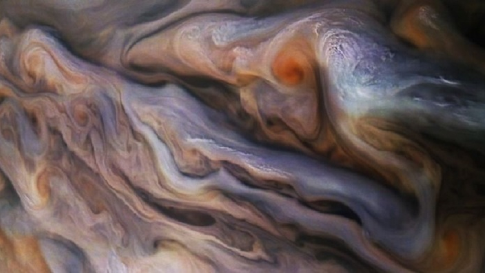 Anticyklónová búrka nad Jupiterom.