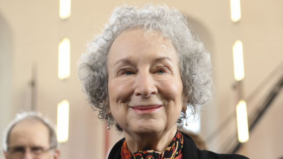 Na archívnej snímke z 15. októbra 2017 je kanadská spisovateľka Margaret Atwoodová vo Frankfurte.