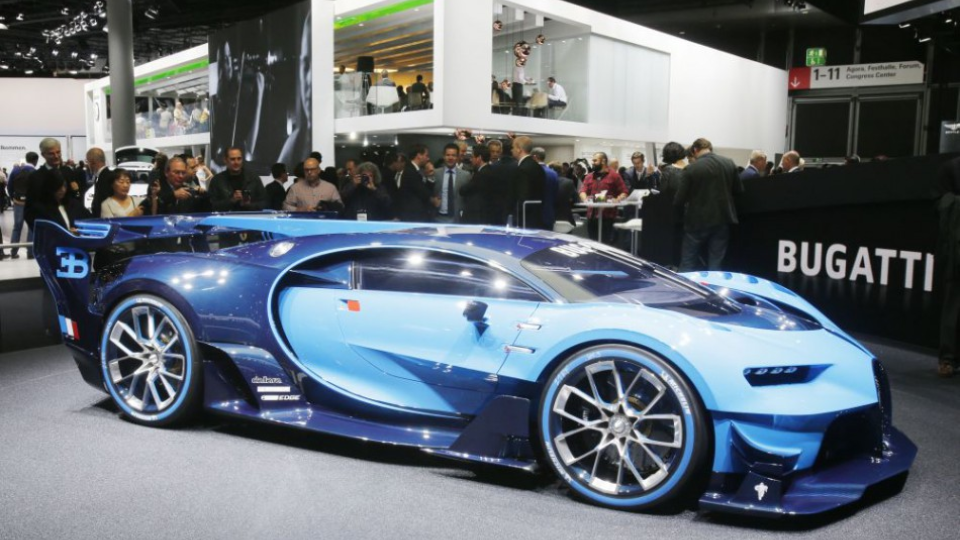 Na snímke koncept športového automobilu Bugatti Vision.