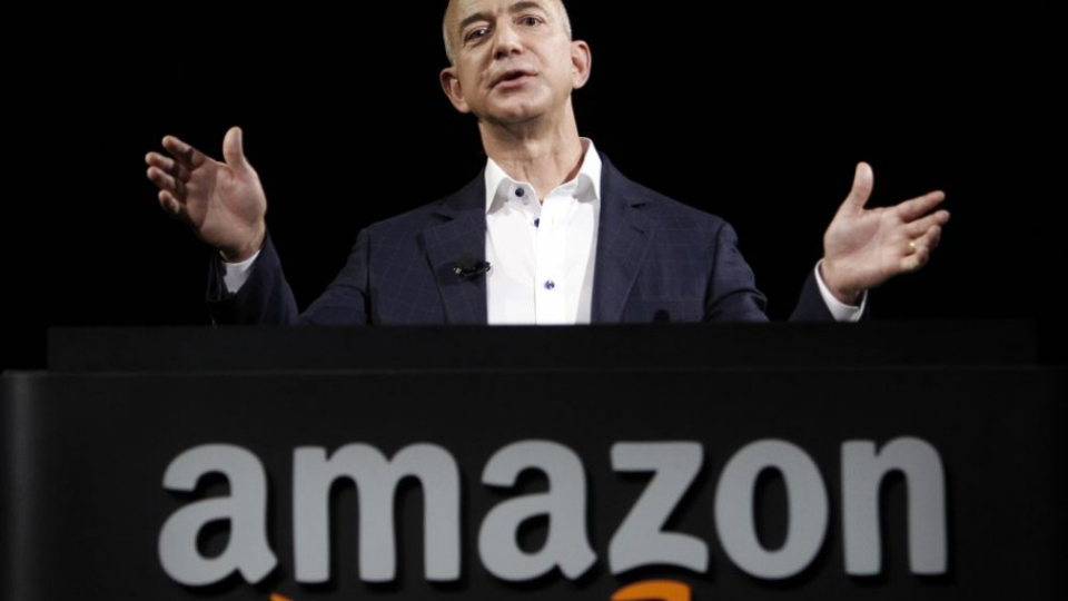Na archívnej snímke zakladateľ a výkonný šéf internetového obchodu Amazon.com. Jeff Bezos.