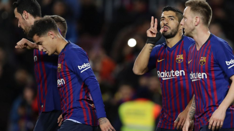 Barcelona - Luis Suarez (druhý vpravo) z FC Barcelony sa teší z gólu v zápase 19. kola španielskej La Ligy proti Eibaru 13. januára 2019 v Barcelone. 