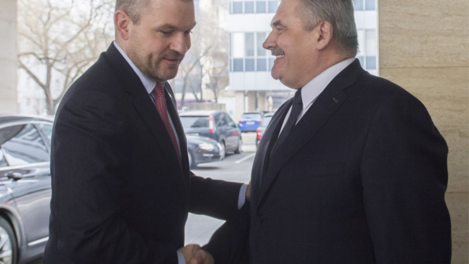 Na snímke vpravo minister práce sociálnych vecí a rodiny SR Ján Richter víta premiéra SR Petra Pellegrini na kontrolnom dni na MPSVaR v Bratislave 22. februára 2019. 