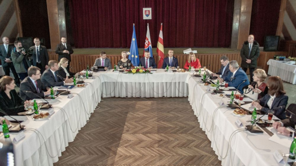 Na snímke uprostred v pozadí premiér SR Peter Pellegrini počas výjazdového rokovania vlády v obci Jesenské, okres Rimavská Sobota v stredu 13. februára 2019.