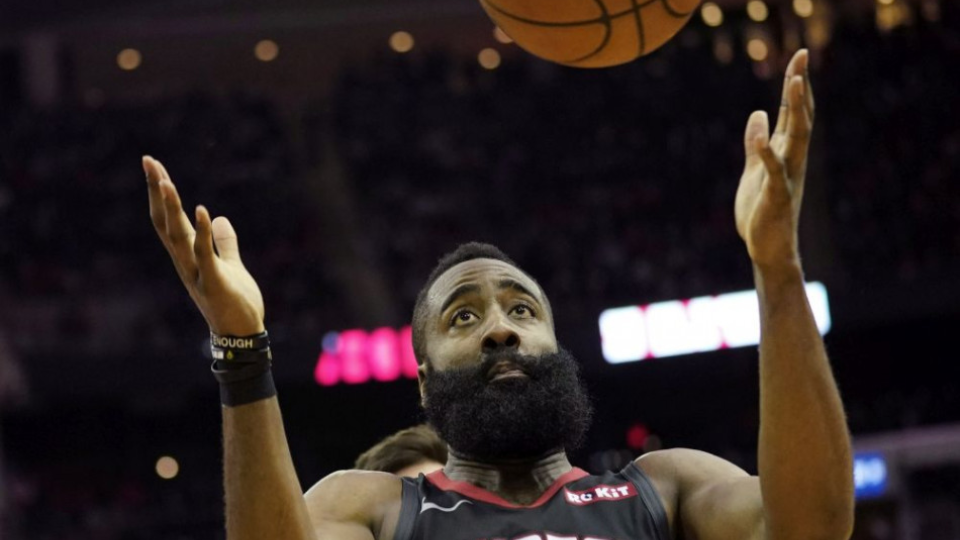James Harden (13) z Houstonu Rockets v zápase zámorskej NBA proti Philadelphii 76ers 8. marca 2019 v Houstone. 