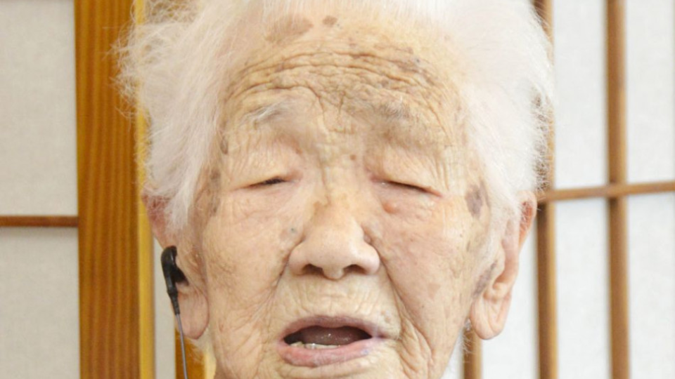 Za aktuálne najstaršieho žijúceho človeka na svete uznala v sobotu Guinnessova kniha rekordov 116-ročnú Japonku Kene Tanakaovú,