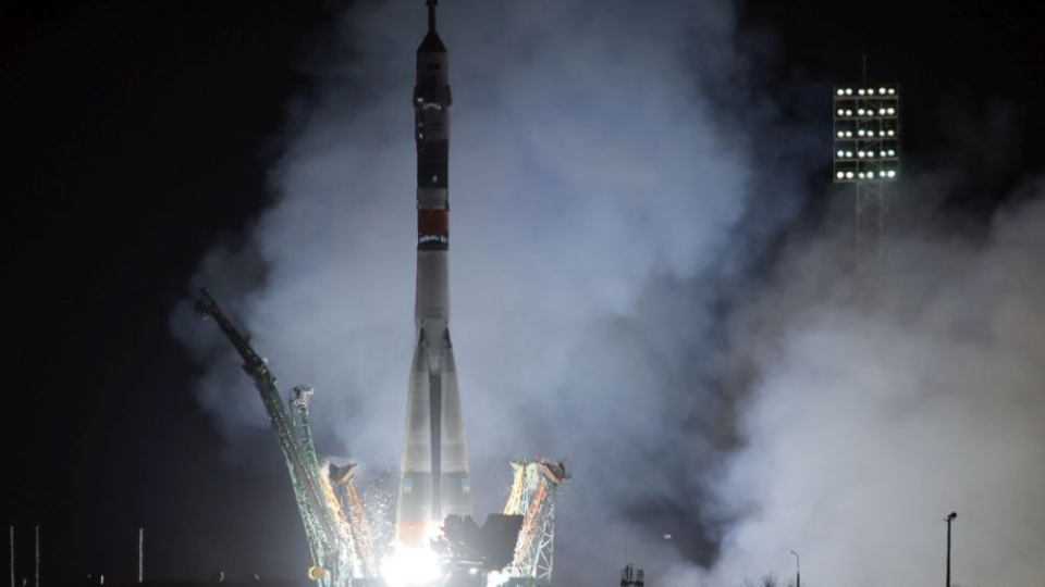 Na snímke nosná raketa Sojuz-FG s vesmírnou loďou Sojuz MS-12 po štarte z kozmodrómu Bajkonur v Kazachstane 14. marca 2019. Na vesmírnu stanicu ISS dopraví členov misie 59 - amerických astronautov Christinu Hammock Kochovú a Nicka Hagua a ruského kozmonauta Alexeja Ovčinina.