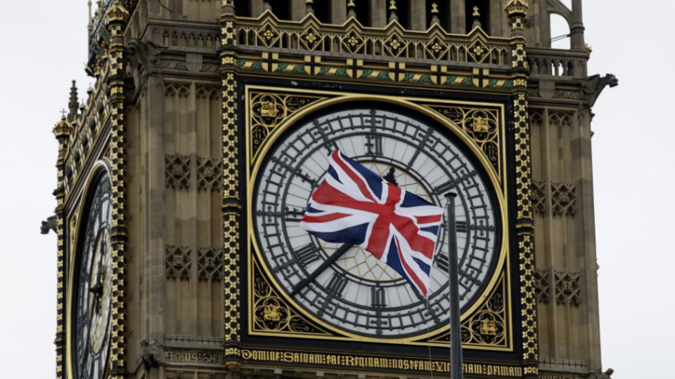  Britská zástava veje pred Londýnskou vežou Big Ben neďaleko britského parlamentu v Londýne, archívna snímka.