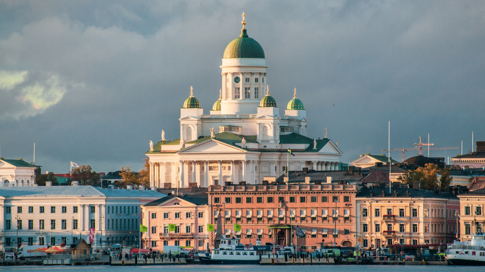 Záber na centrum hlavného mesta Fínska - Helsinki.