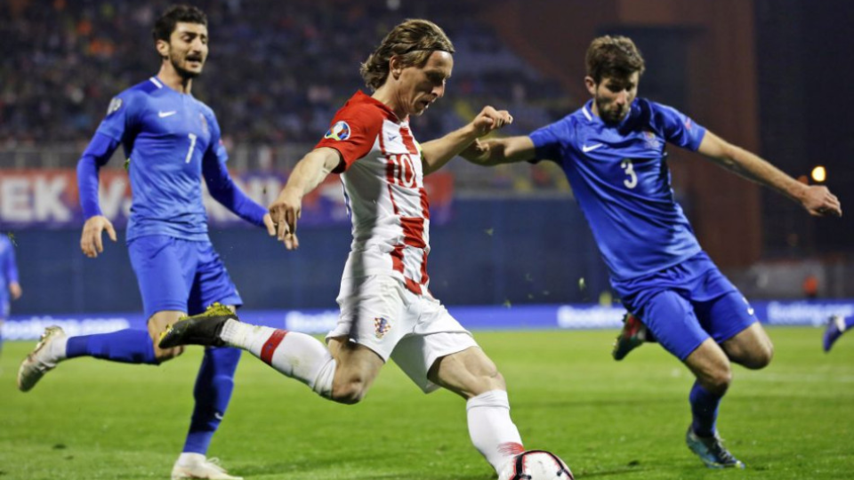 Futbalisti Chorvátska vstúpili do kvalifikácie majstrovstiev Európy 2020 víťazstvom vo štvrtkovom domácom stretnutí slovenskej E-skupiny nad Azerbajdžanom 2:1. Na snímke Luka Modrič z Chorvátska.