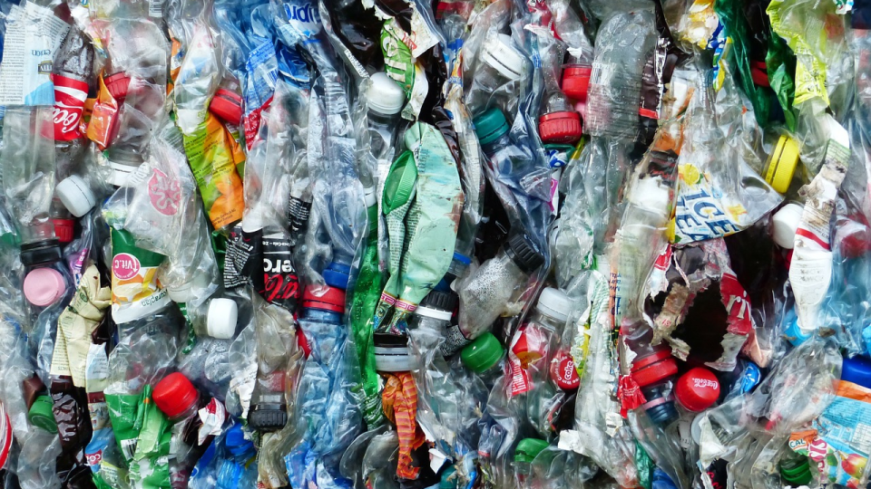 Plastové fľaše v zmesnom odpade alebo v prírode  už v Nórsku takmer nenájdete. 