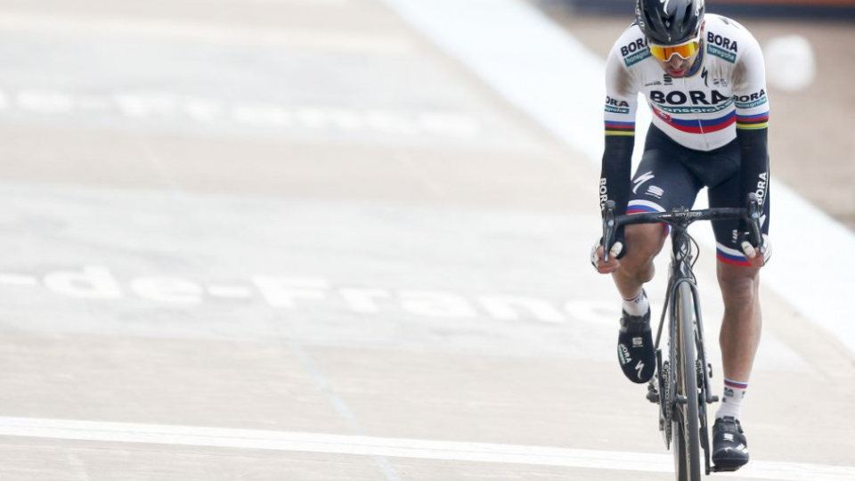Slovenský cyklista Peter Sagan v cieli 117. ročníka Paríž - Roubaix v nedeľu 14. apríla 2019. Sagan neobhájil triumf na treťom monumente sezóny. V nedeľňajších pretekoch obsadil 5. miesto. Víťazom sa stal Belgičan Philippe Gilbert z tímu Quick Step. Na druhom mieste sa umiestnil Nils Politt (Kaťuša-Alpecin), tretí bol ďalší jazdec z Quick-Stepu Yves Lampaert.