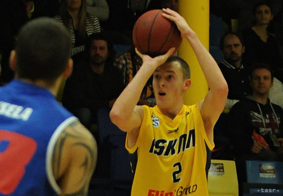 Na ilustračnej fotografii Slovenský basketbalový reprezentant Martin Bachan v drese Svitu.