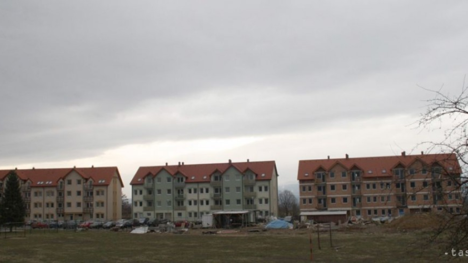 Na snímke bytové domy v Opatovciach nad Nitrou, v časti obce Tepličie.