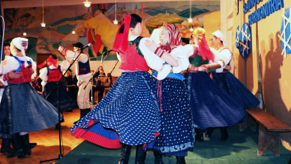 Na archívnej snímke folklórna skupina Lubená.
