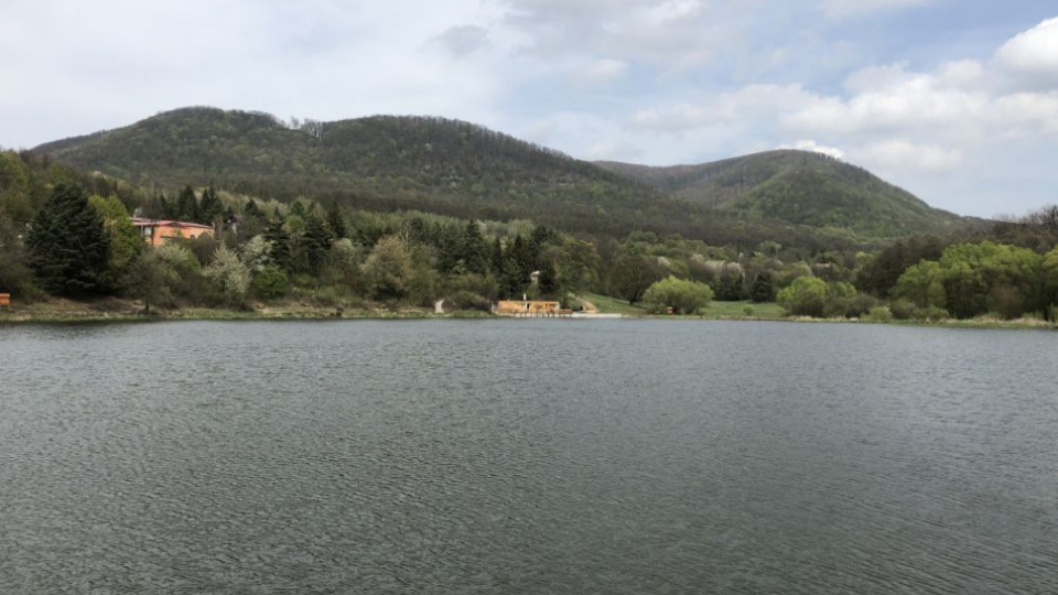 Na snímke vodná nádrž v rekreačnej oblasti Sigord pri obci Kokošovce v okrese Prešov 26. apríla 2019.