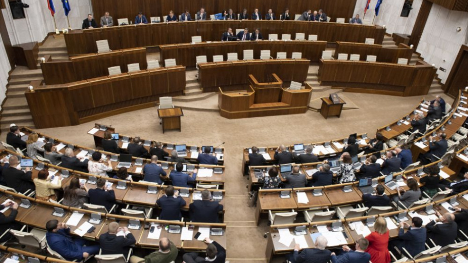 Na snímke rokovacia miestnosť počas zasadnutia Národnej rady Slovenskej republiky v Bratislave.