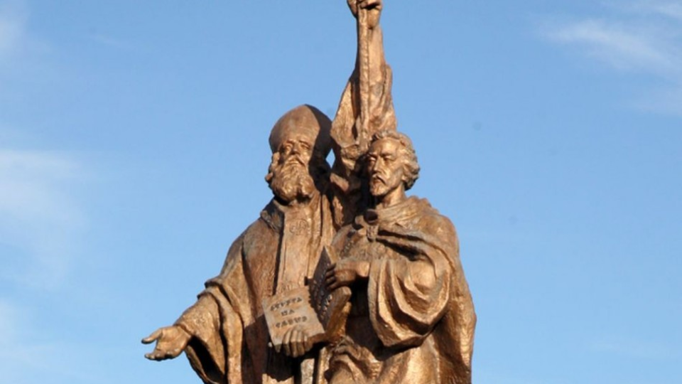 Súsošie sv.Cyrila a Metoda na kruhovom objazde na Kossuthovom námestí v Komárne, ilustračná snímka