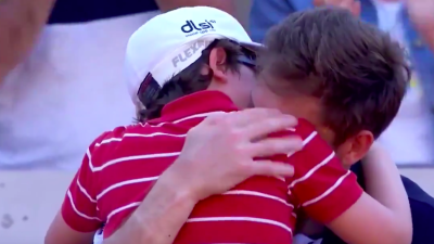 Silný moment na French Open: Tenista prehral zápas, no jeho syn urobil gesto, ktorým rozplakal aj súpera