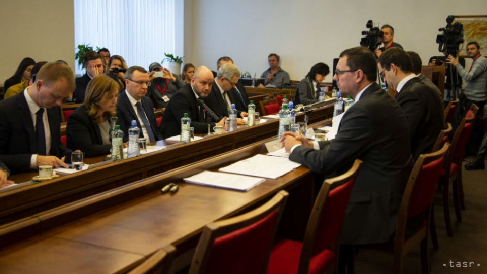 Na archívnej snímke členovia Ústavnoprávneho výboru Národnej rady SR počas rokovania v Bratislave.