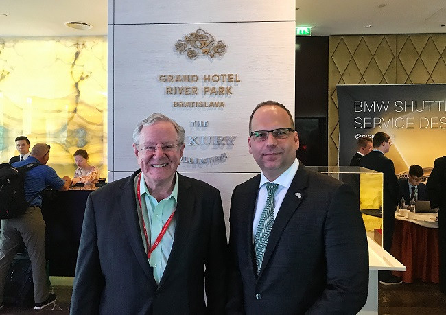 Steve Forbes a generálny riaditeľ Grand Hotela River Park Branislav Kačkovič