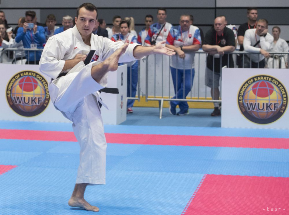 V Bratislave sa konali 8. majstrovstvá sveta v karate WUKF a 1. majstrovstvá sveta v kubodo WUKF na štadióne Ondreja Nepelu v nedeľu 23. júna 2019. Na snímke slovenský reprezentant Martin Kolčák súťaží v  kategórii senior - Kata v nedeľu 23. júna 2019. 
