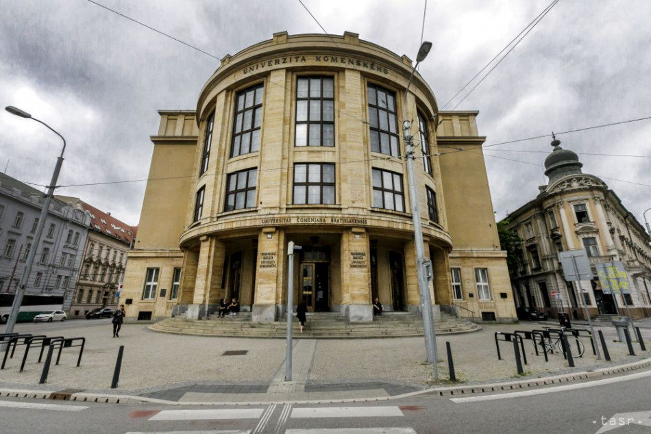Na snímke budova Univerzity Komenského v Bratislave.