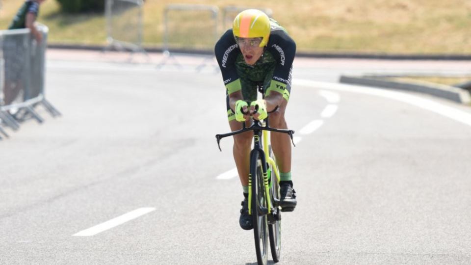 Na snímke víťaz Ján Andrej Cully v časovke kategórie Elite SR počas spoločných majstrovstvách SR a ČR v cestnej cyklistike pri obci Voderady vo štvrtok 27. júna 2019. 