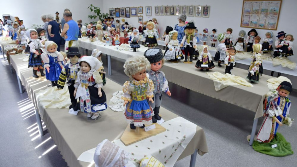 Na snímke výstava Krojované bábiky Slovenska, ktorá prezentuje bábiky oblečené v ľudových krojoch šitých presne na mieru v Piešťanoch 1. júla 2019.