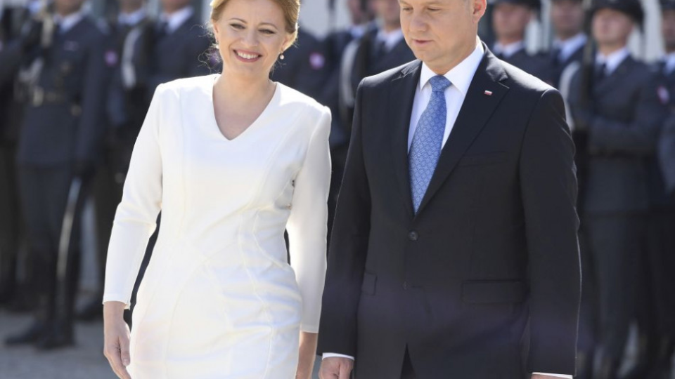 Slovenská prezidentka Zuzana Čaputová a poľský prezident Andrzej Duda počas uvítacieho ceremoniálu na nádvorí Prezidentského paláca 15. júla 2019 vo Varšave.