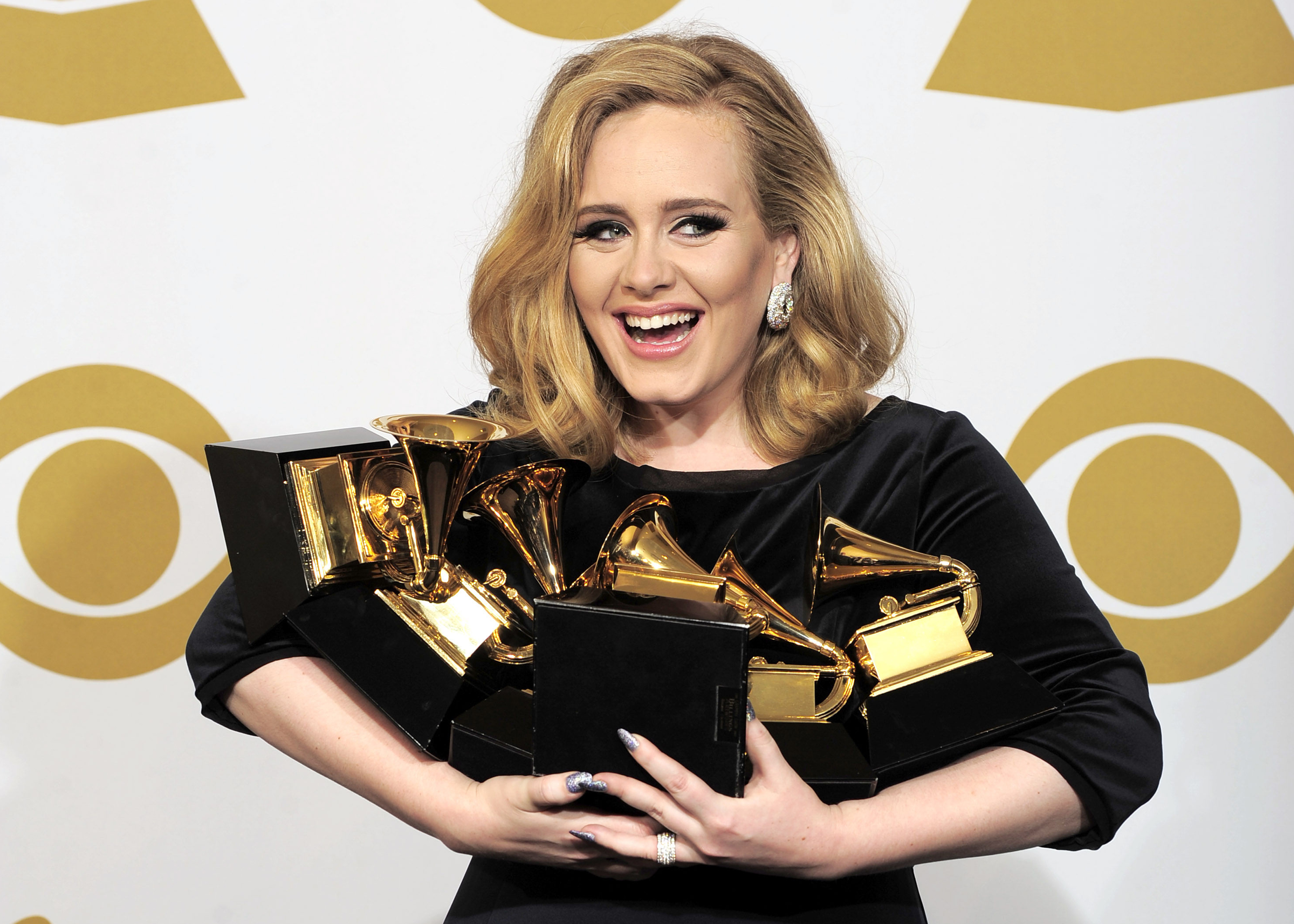 Britská speváčka Adele so šiestimi oceneniami Grammy v americkom Los Angeles