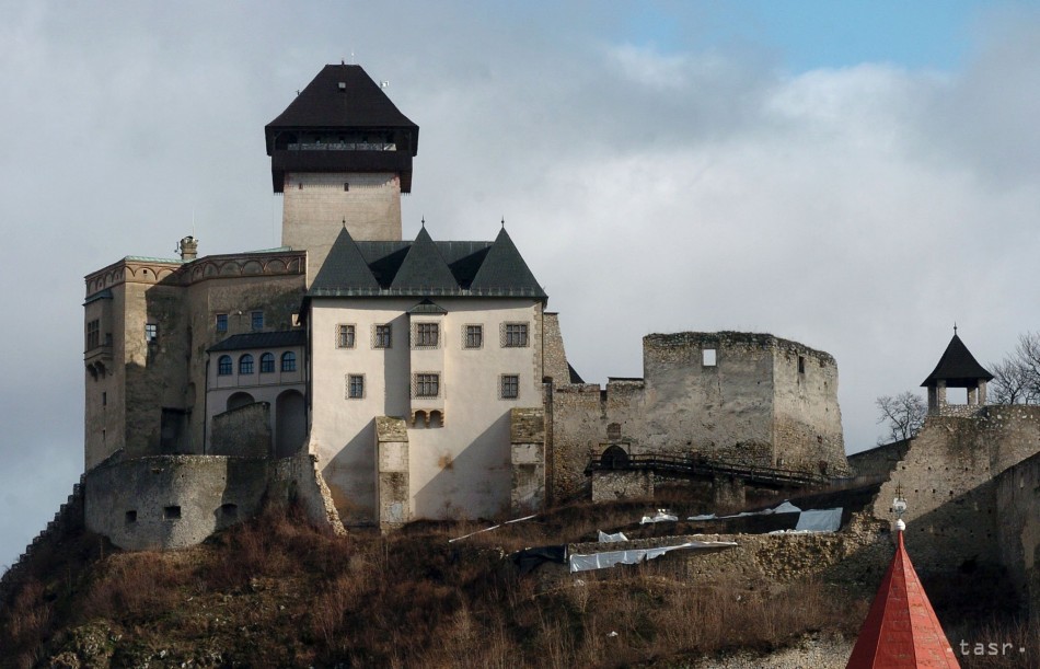 Trenčiansky hrad, archívna snímka.