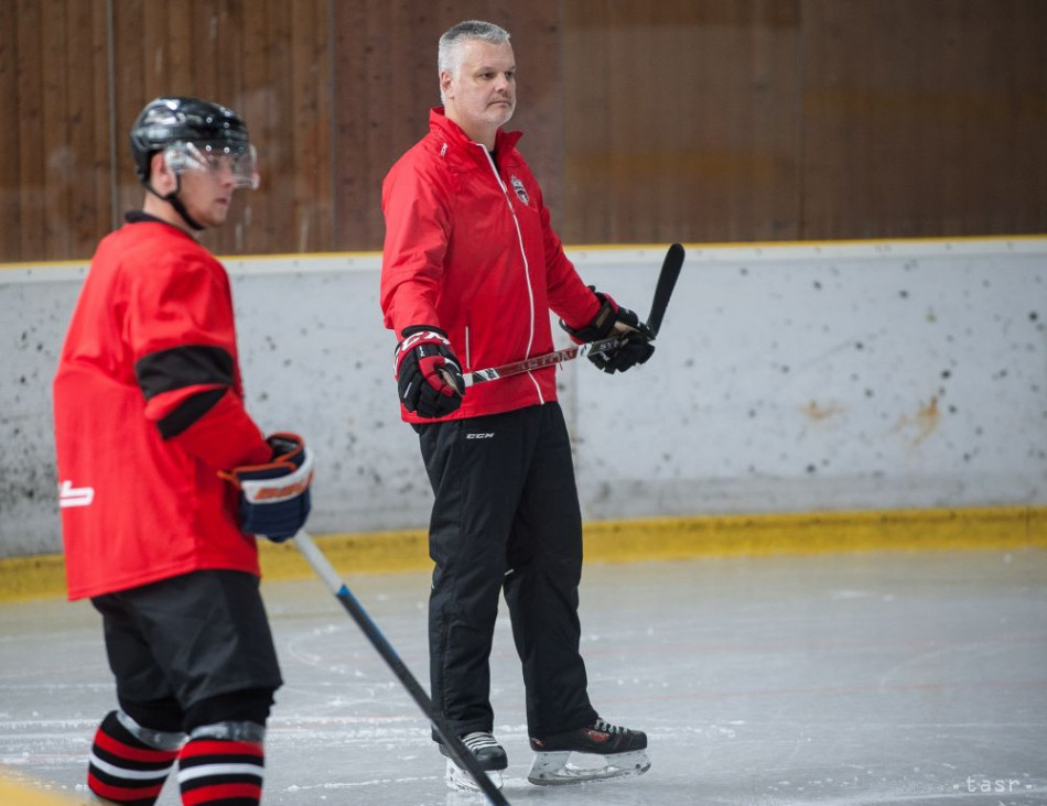 Na snímke asistent trénera HC '05 iClinic Banská Bystrica Ivan Droppa počas úvodného tréningu na ľade pred začiatkom novej sezóny slovenskej hokejovej Tipsport Extraligy v Banskej Bystrici 24. júla 2019. 