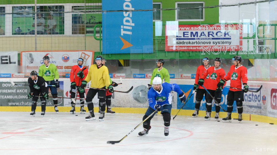 Hráči extraligového hokejového tímu HC Nové Zámky