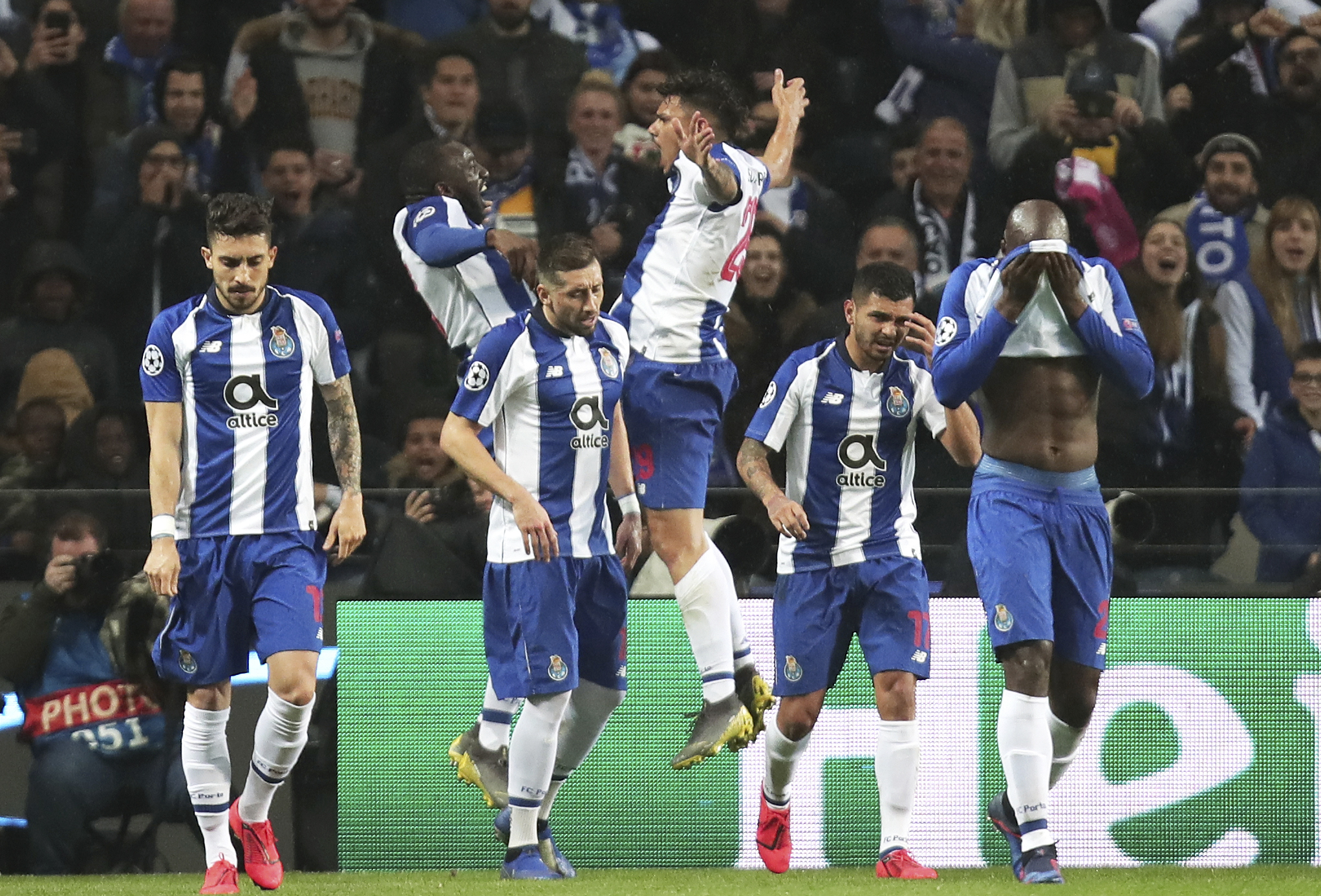 Radujúci sa hráči FC Porto, archívna snímka