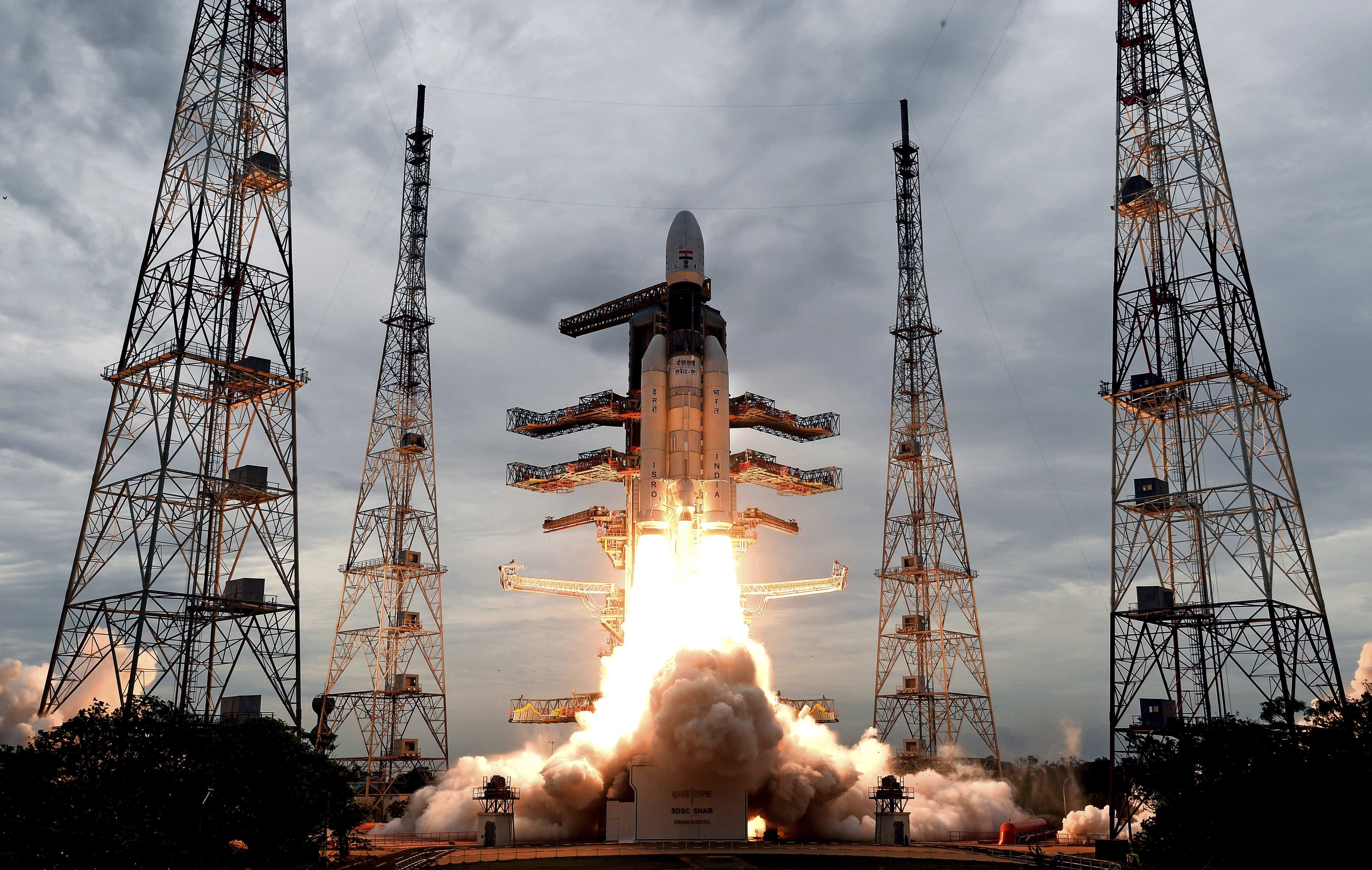 Indická vesmírna agentúra ISRO vypustila v pondelok 22. júla 2019 k Mesiacu kozmickú loď Čandraján-2