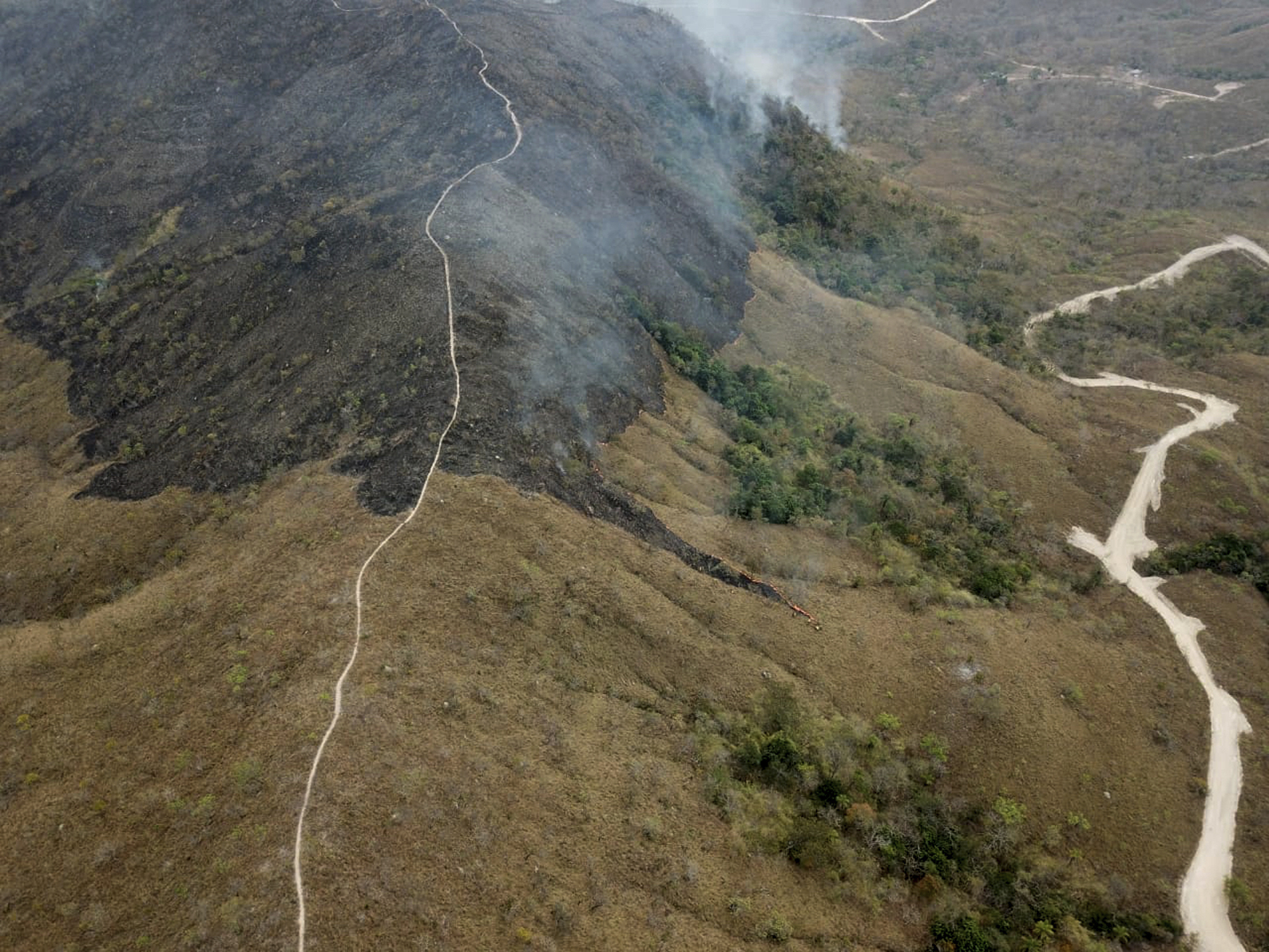 Na snímke obrovské lesné požiare v Chapada dos Guimaraes v štáte Mato Grosso v Brazílii v piatok 23. augusta 2019.
