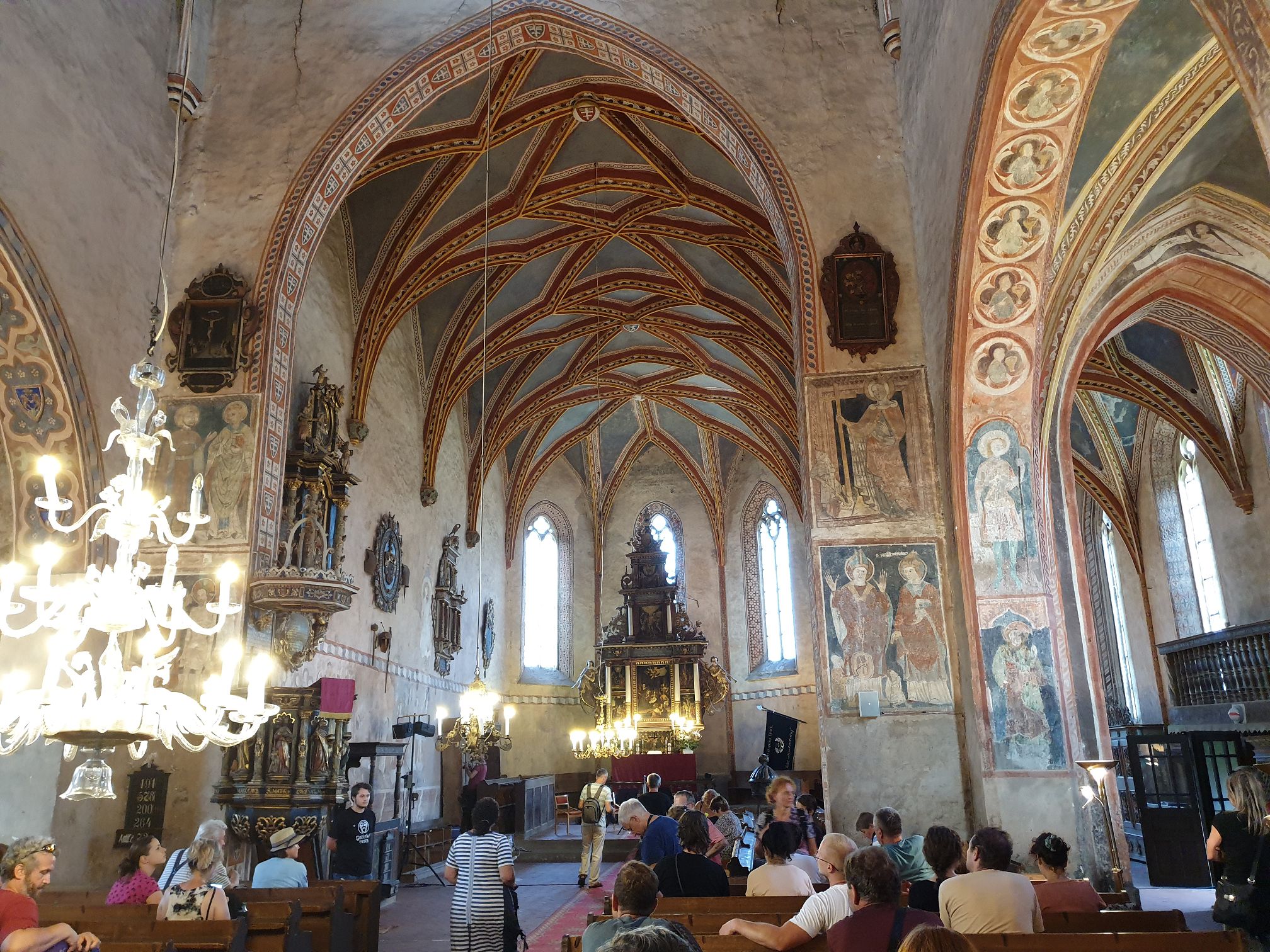 Na snímke účastníci podujatia Gotická cesta otvorená v kostole v Štítniku
