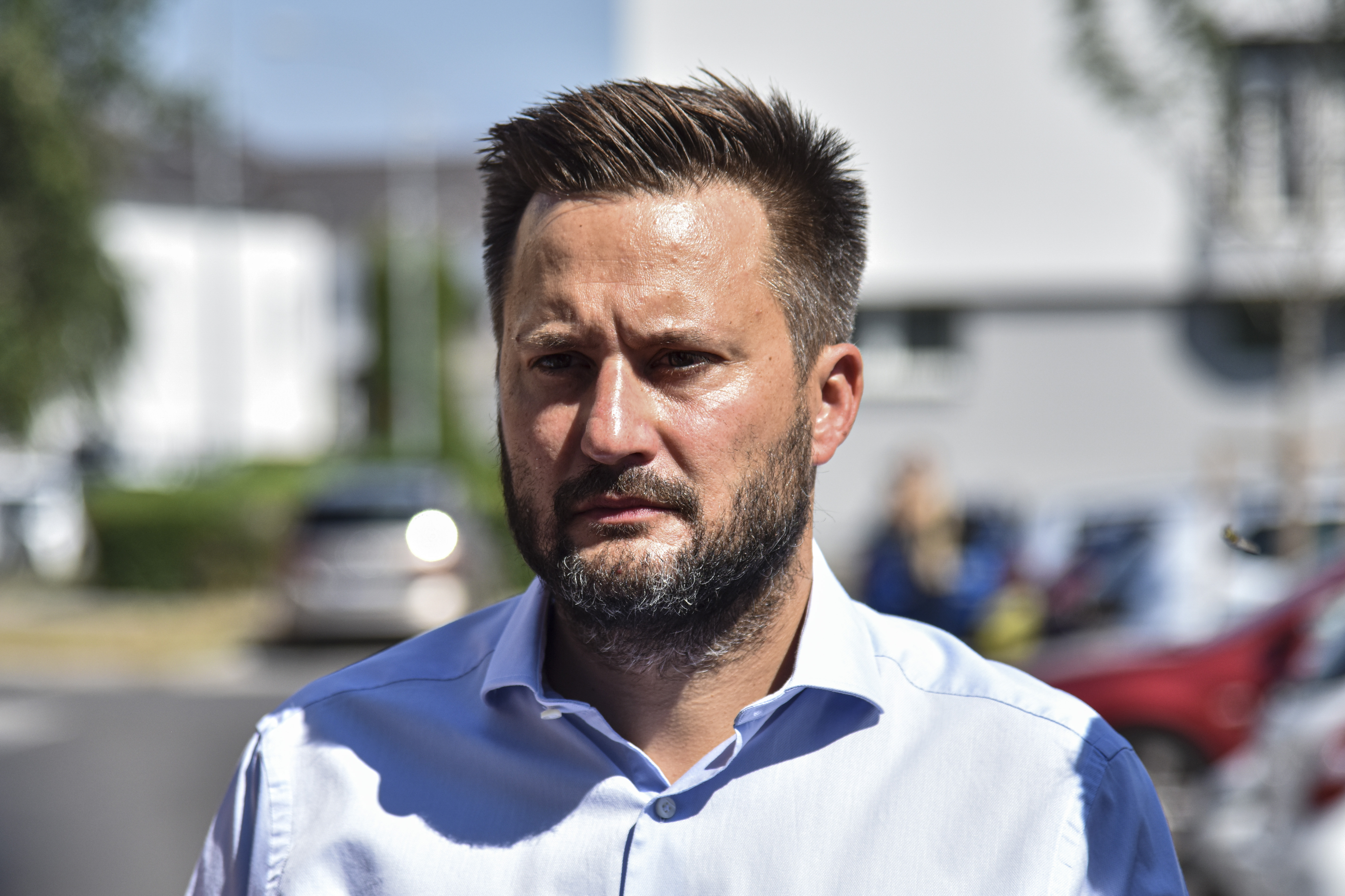 Na snímke primátor hlavného mesta SR Bratislava Matúš Vallo  počas brífingu k pilotnému parkovaciemu systému v Petržalke 19. augusta 2019 v Bratislave. 