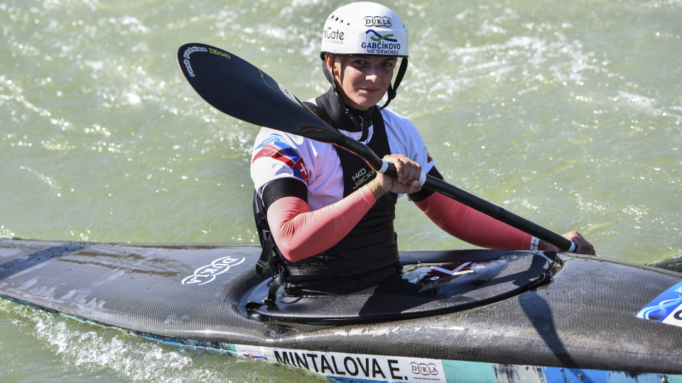 Na snímke kajakárka Eliška Mintálová počas mediálneho tréningu slovenskej reprezentácie vo vodnom slalome pre ME juniorov a ME do 23 rokov  na kanáli v Čunove 13. augusta 2018.