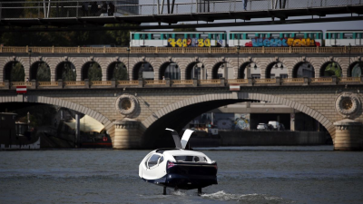 V Paríži sa na Seine objavila veľká bublina. V skutočnosti ide o test nového dopravného prostriedku