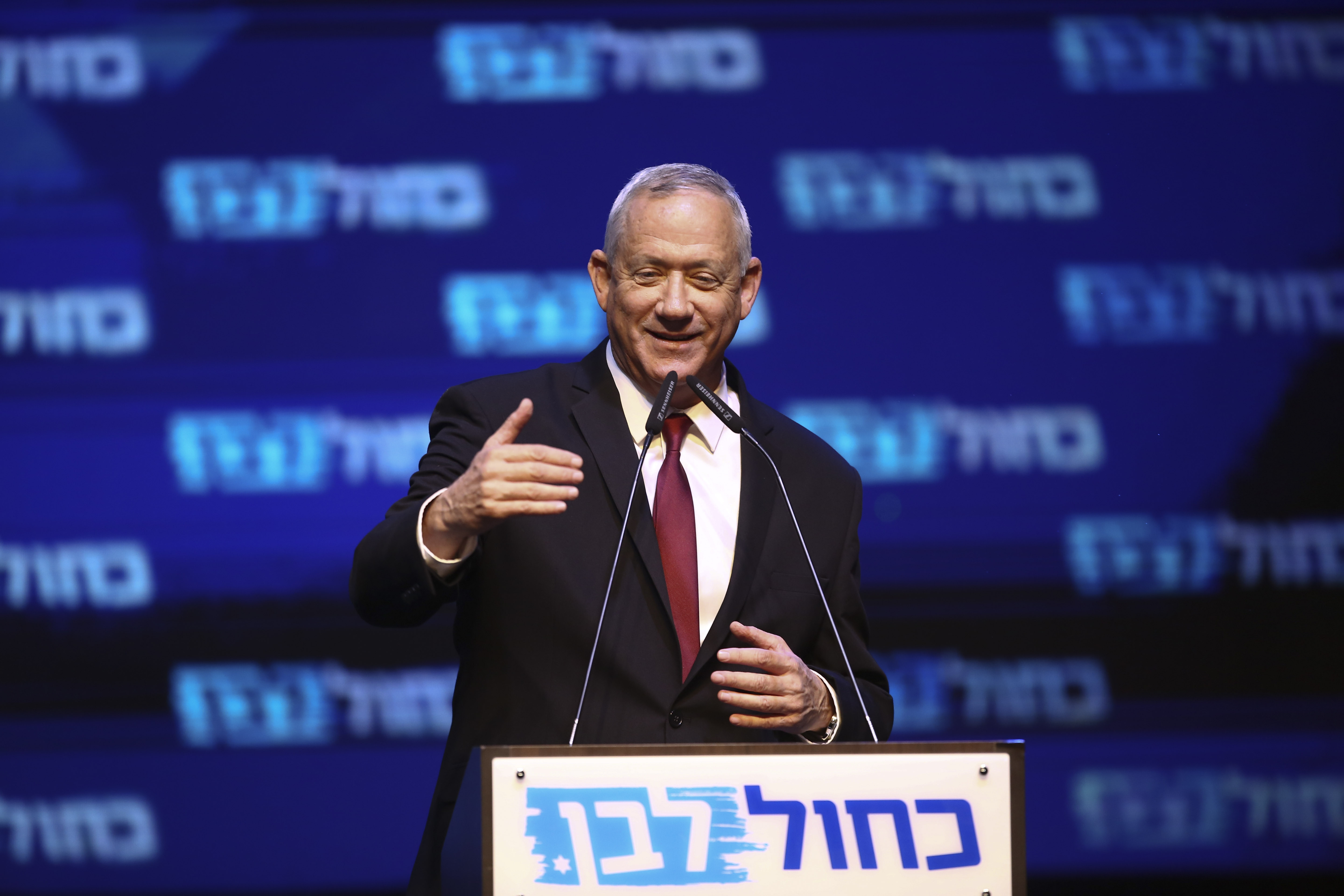 Líder izraelského centristického bloku Modrá a biela Benny Ganc
