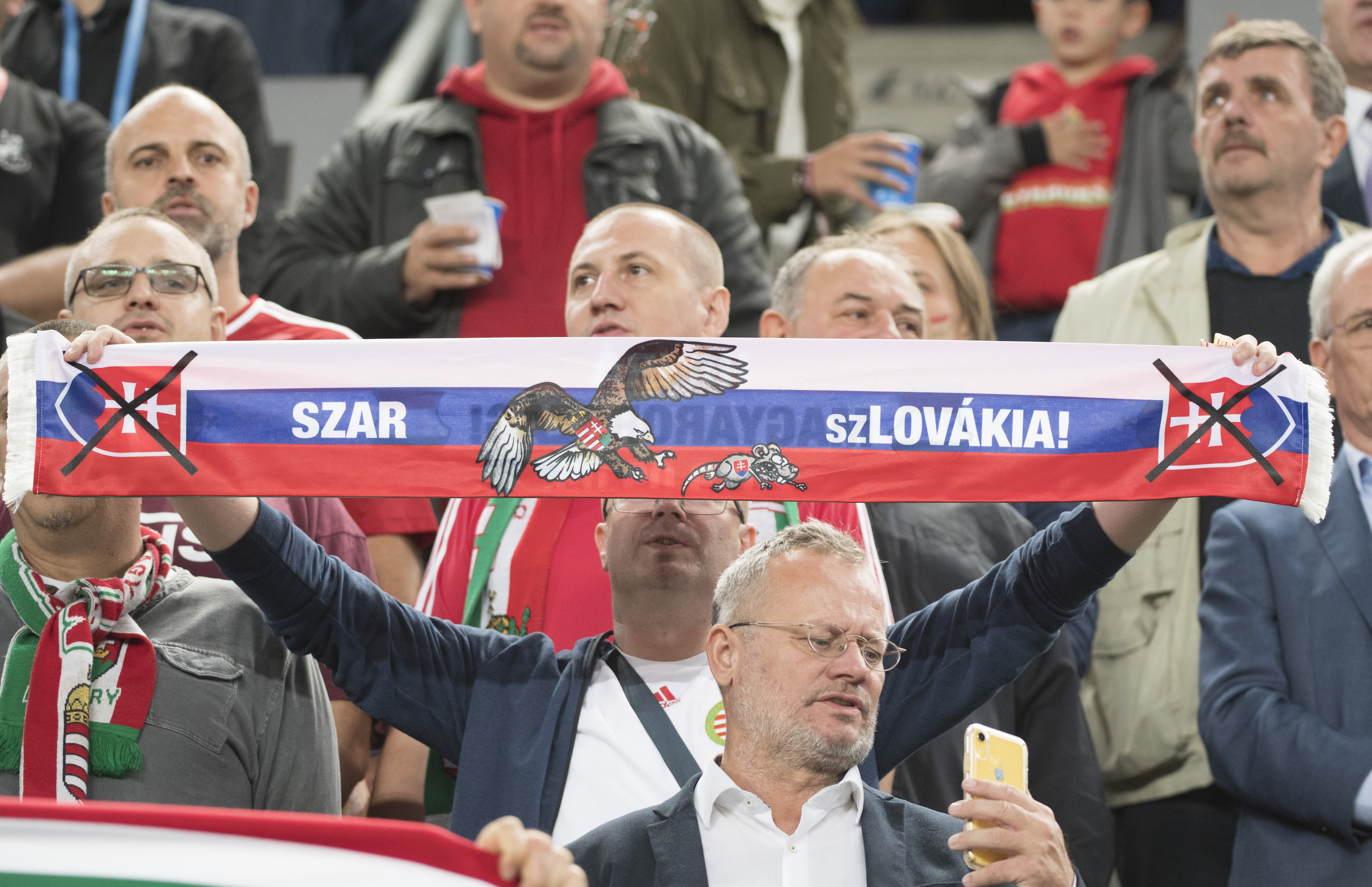 Na snímke fanúšik Maďarska v hľadisku pred zápasom kvalifikácie EURO 2020 vo futbale v E-skupine Maďarsko – Slovensko