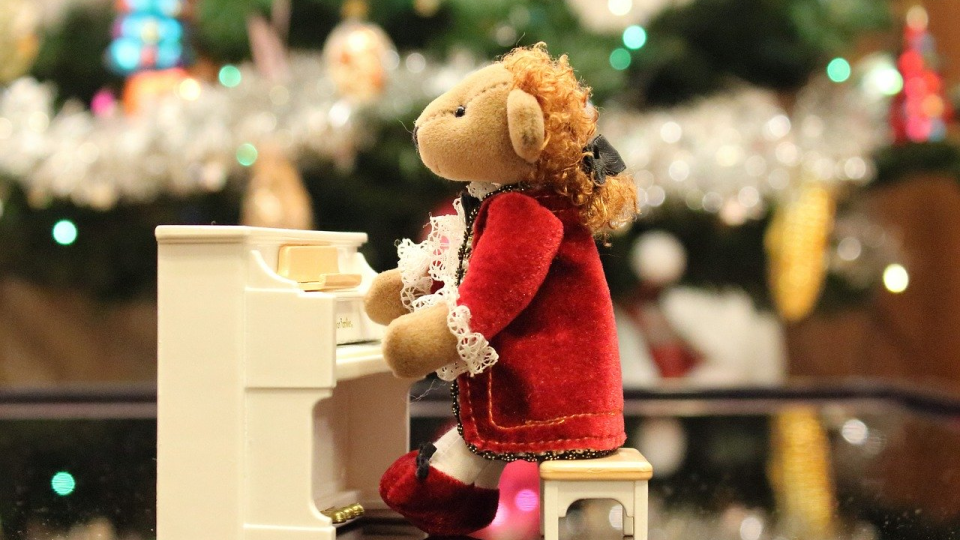 Skladatelia vianočných hitov ťažia z nostalgie za Vianocami v detstve. 