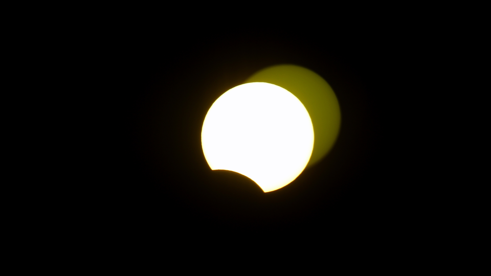 Na snímke čiastočné zatmenie Slnka, odfotené zo Saudskej Arábie.