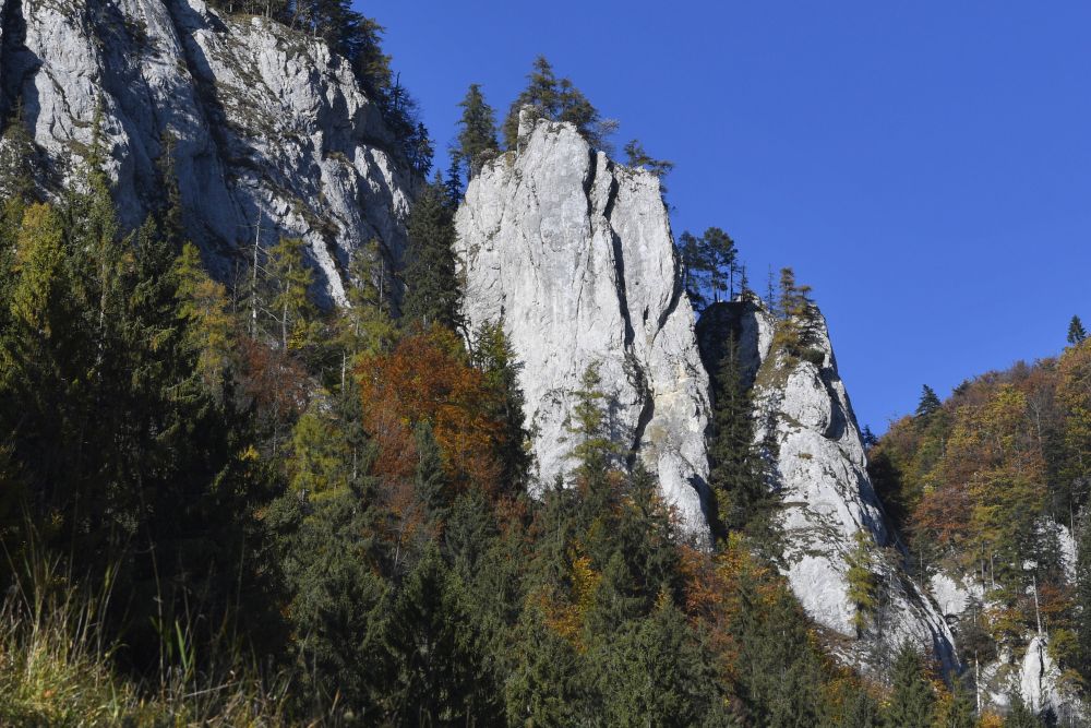 Na snímke Sokolie skaly v južnej časti Národného parku Slovenský raj nad obcou Stratená v okrese Rožňava.