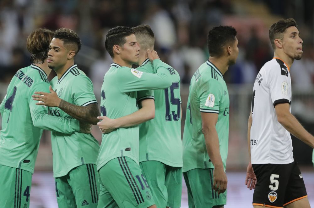 Radosť hráčov Realu Madrid po tom, čo porazili Valenciu v semifinále španielskeho Superpohára